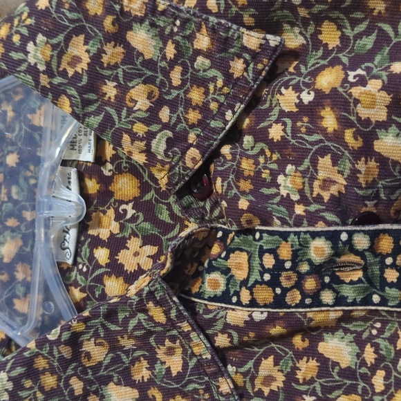 St Johns Bay Floral button up Medium - Picture 7 of 7